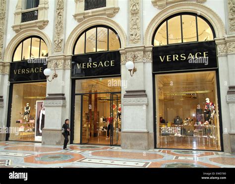 versace via vittorio emanuele vestiti|Versace: New Flagship Store in Galleria Vittorio Emanuele II.